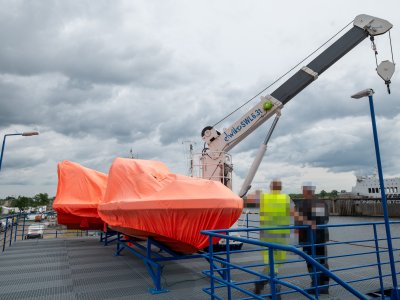 żuraw do łodzi ratowniczych